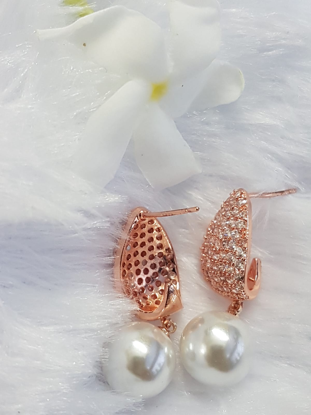 Studded Leaf Pearl Drops