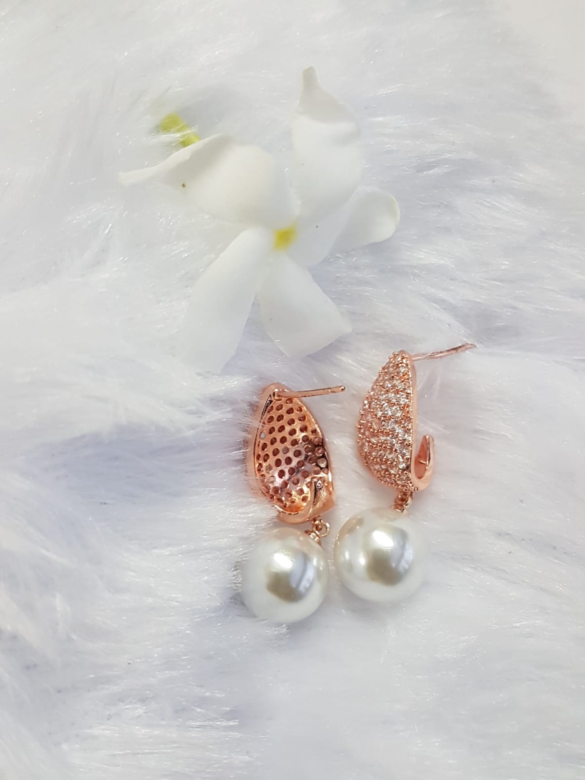 Studded Leaf Pearl Drops