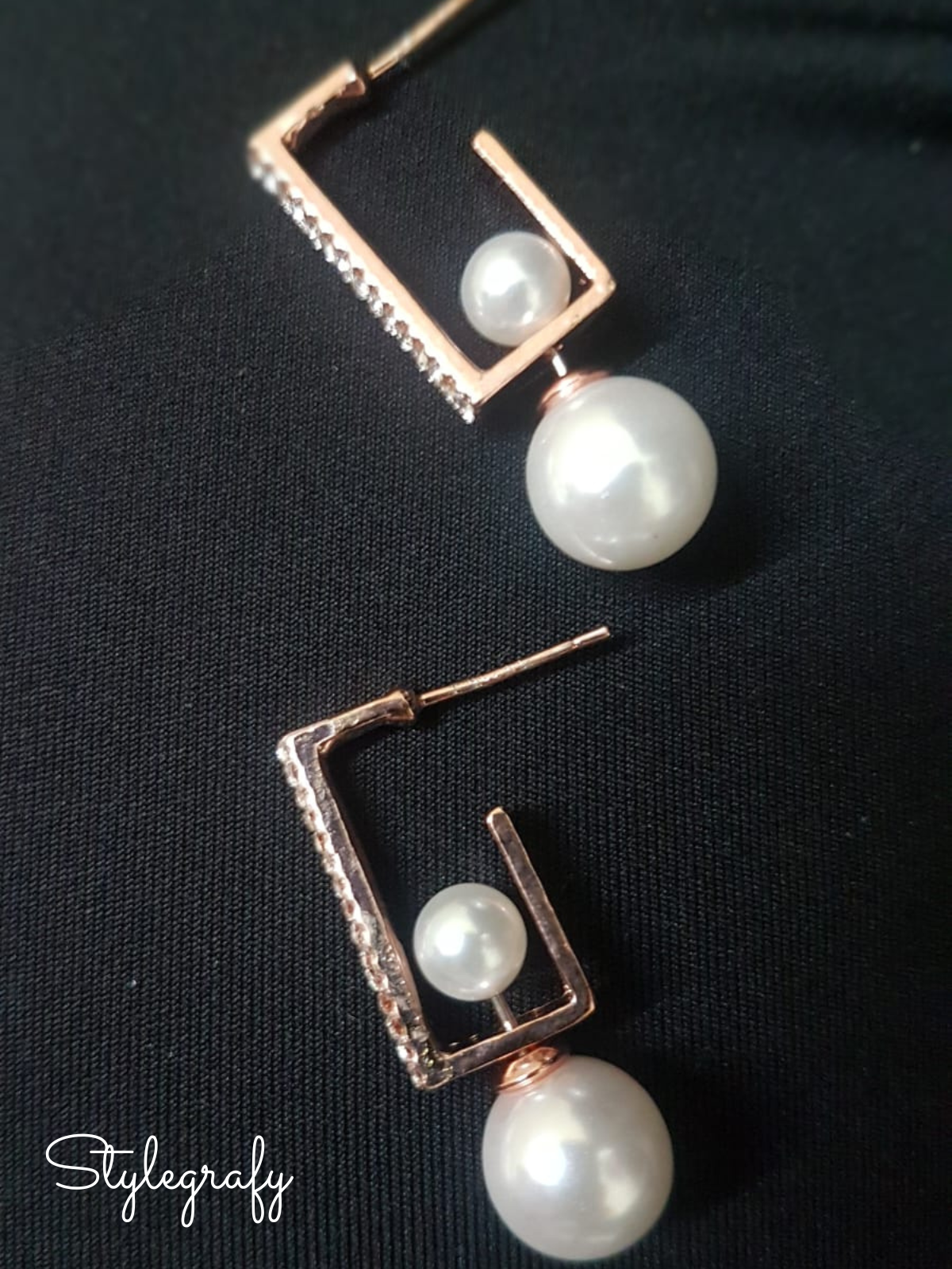 Golden Frame Pearl Drops